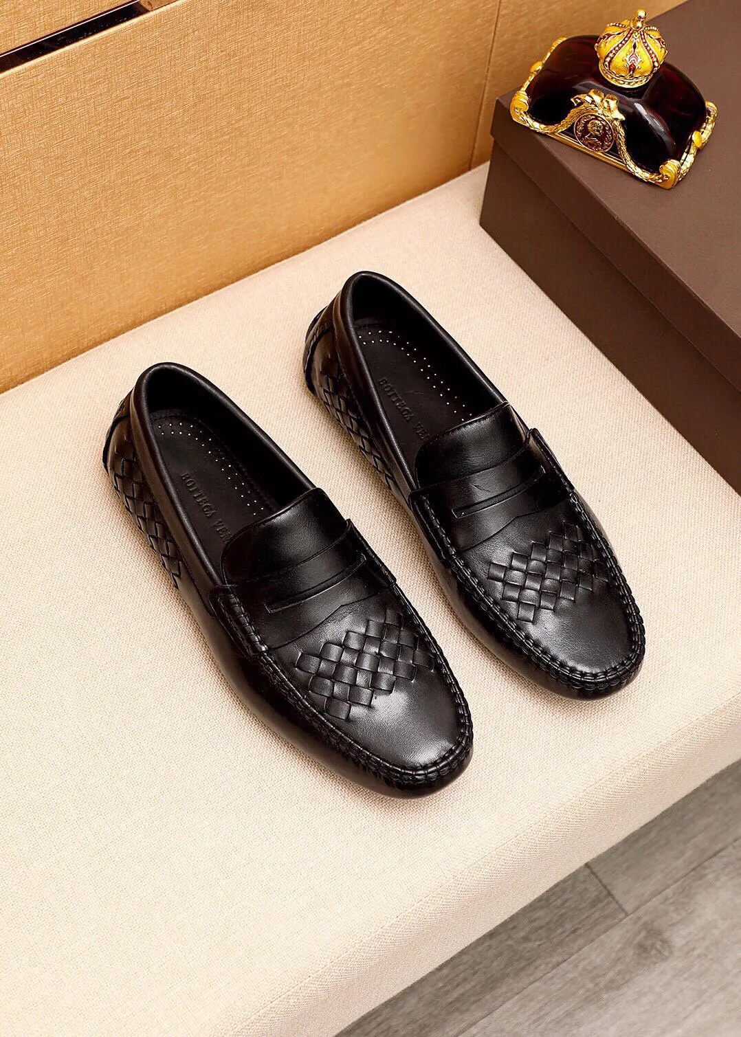 Men's shoes 💰: 500 💰💐 BV men's slip-on shoes® [BOTTEGA VENETA] official website counter new model, one-to-one mold opening ⚠Italian calfskin ➕embossed ➕cow 🐂 leather lining. Driving slip-ons, available at counters, sizes 38～44 (45🉑️customized)